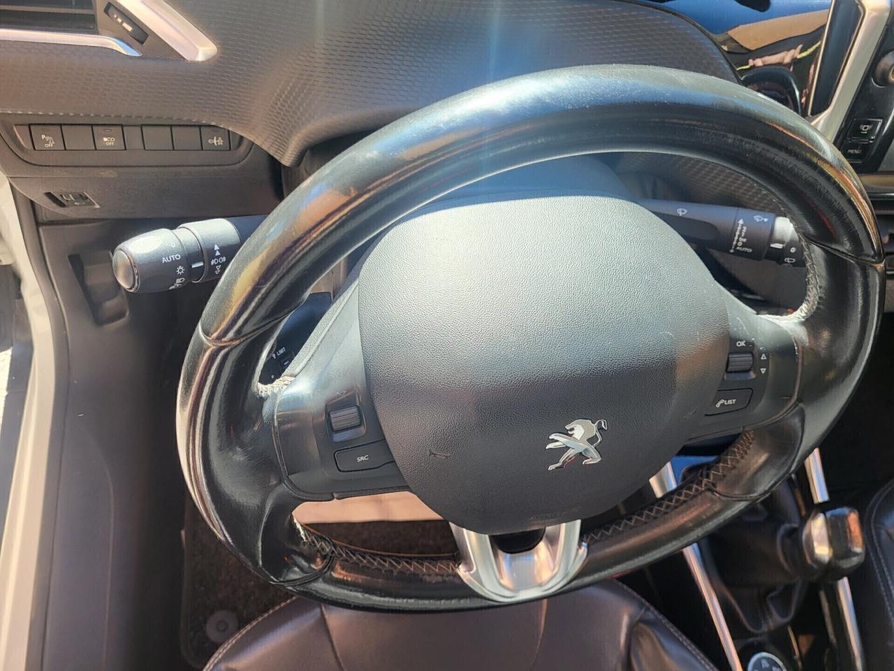 PEUGEOT 2008 1,6 HDI-TETTO PANOR-NAVI-3 REVISIONI