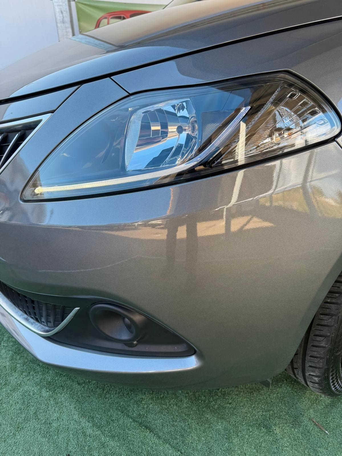 Lancia Ypsilon 1.0 FireFly 5 porte S&S Hybrid Ecochic Silver