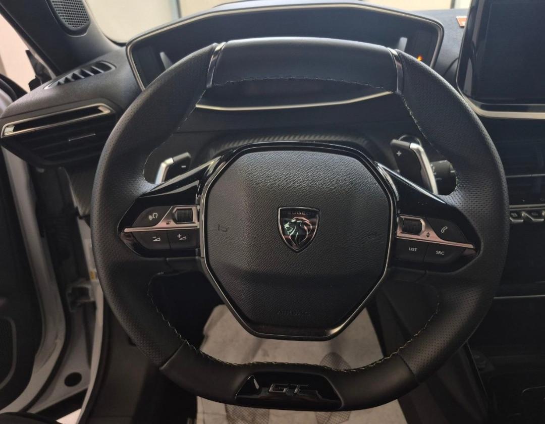 PEUGEOT 2008 GT Hybrid 136 e-DCS6