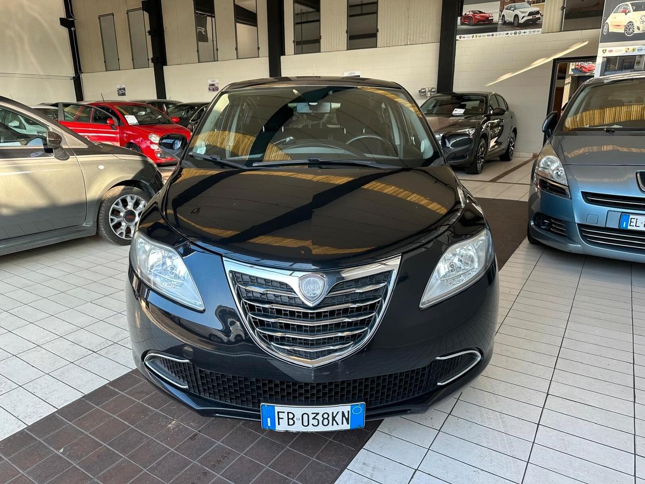 Lancia Ypsilon 1.2 69 CV 5 porte S&S Platinum