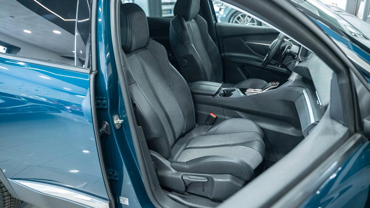 Peugeot 3008 1.5 BLUEHDI ALLURE PACK EAT8 S&S 131CV AUTO VIRTUAL FULL OPTIONAL
