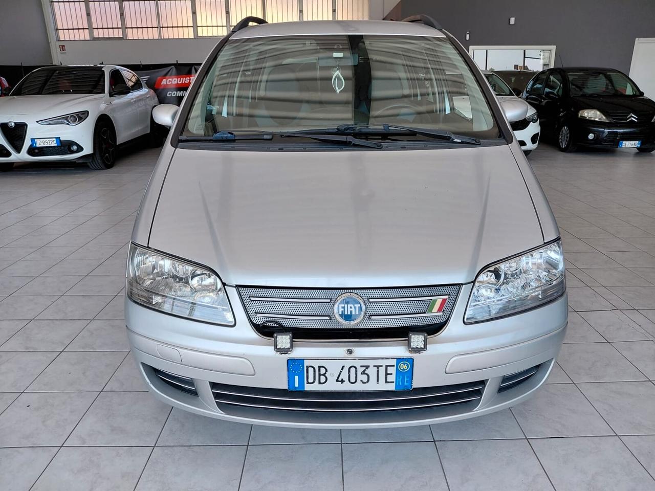 Fiat Idea 1.4 16V Emotion GPL KM 218.540