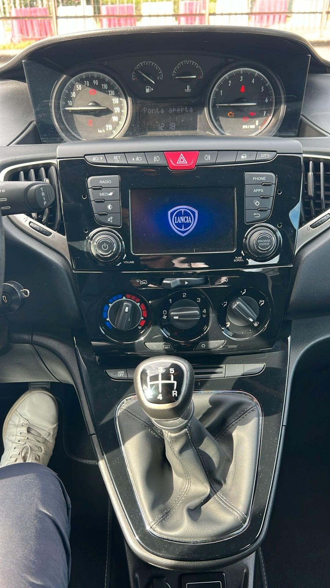 Lancia Ypsilon 1.2 69 CV 5 porte Gold neopatentati