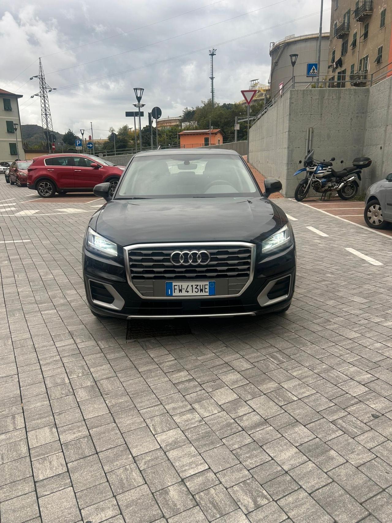 Audi Q2 30 TDI Identity Black