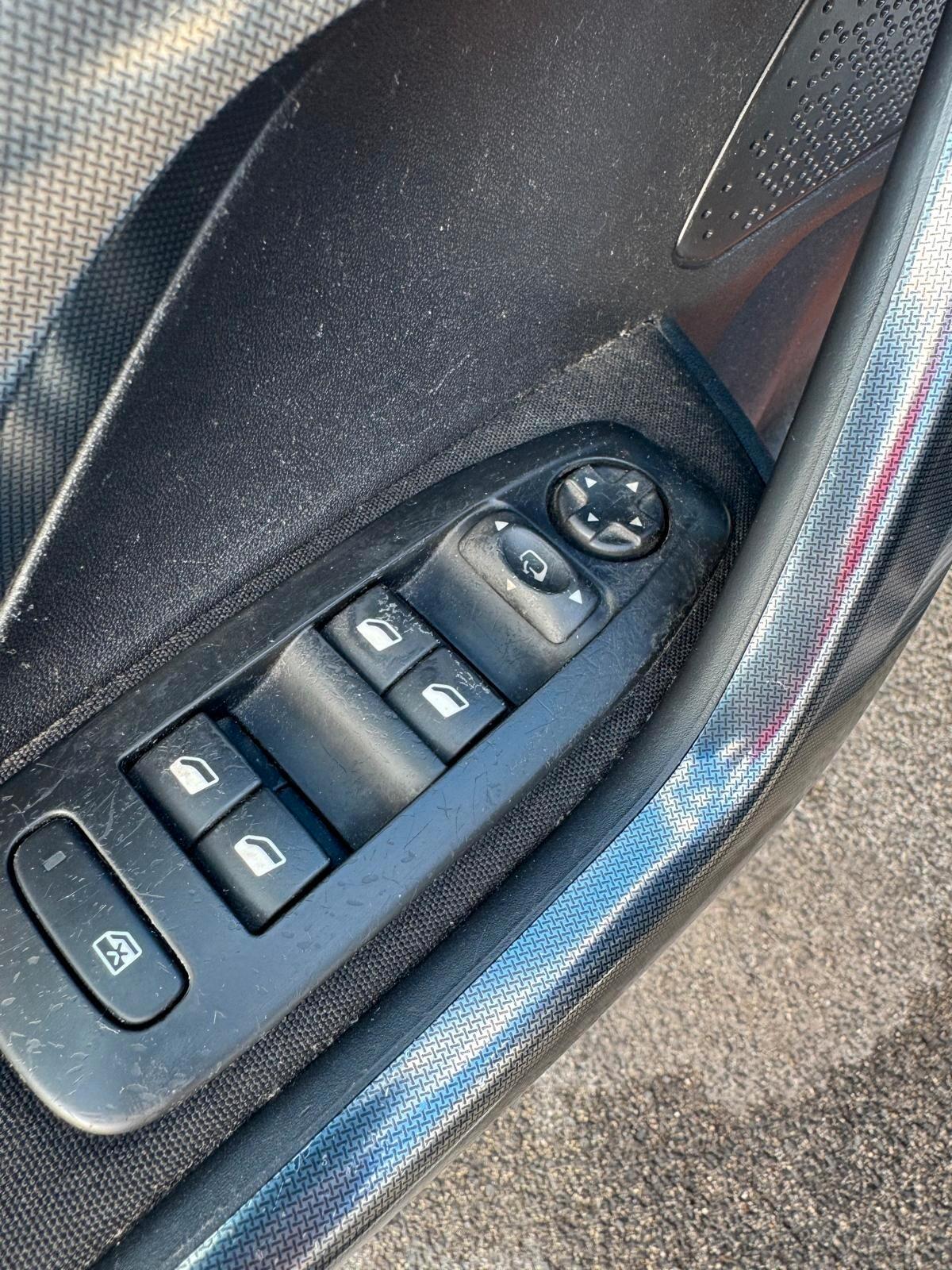 Peugeot 2008 1.6 e-HDI 92CV S&S ALLURE 2014