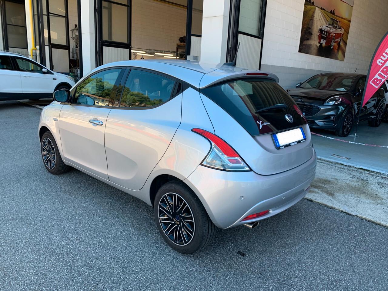 Lancia Ypsilon 1.0 FireFly 5 porte S&S Hybrid Ecochic Gold