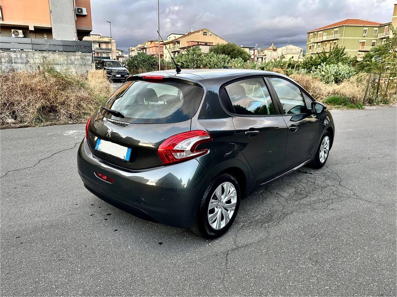 Peugeot 208 1.4 HDi 68 CV 5 porte Allure