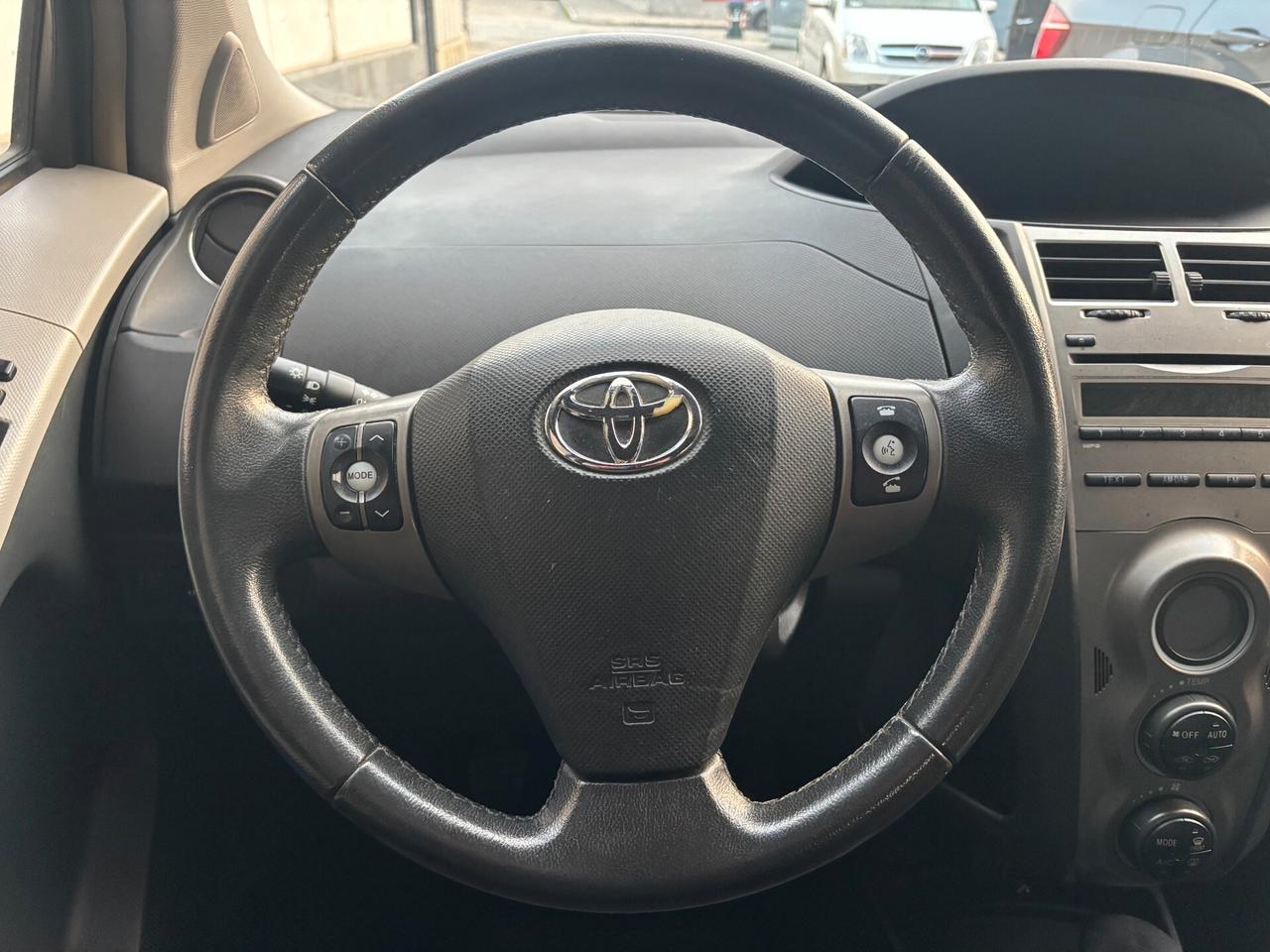 Toyota Yaris 1.0 5 porte Sol