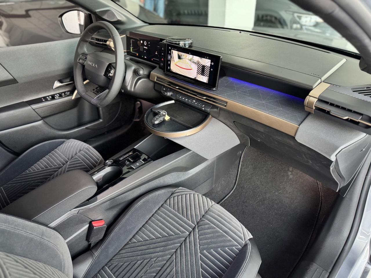 Lancia Ypsilon Hybrid e-DCT Edizione Cassina