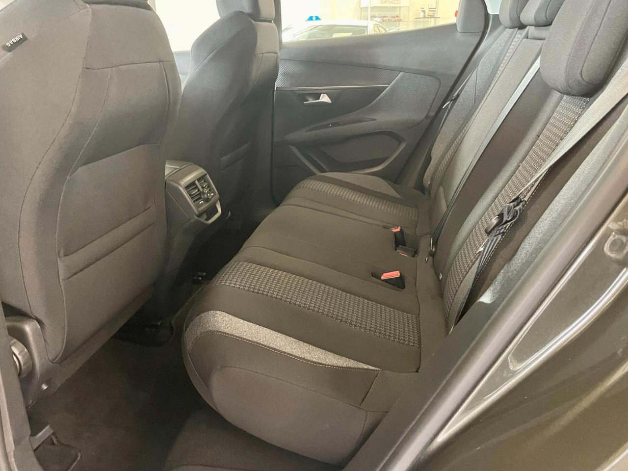 Peugeot 3008 BlueHDi 130cv EAT8 Business