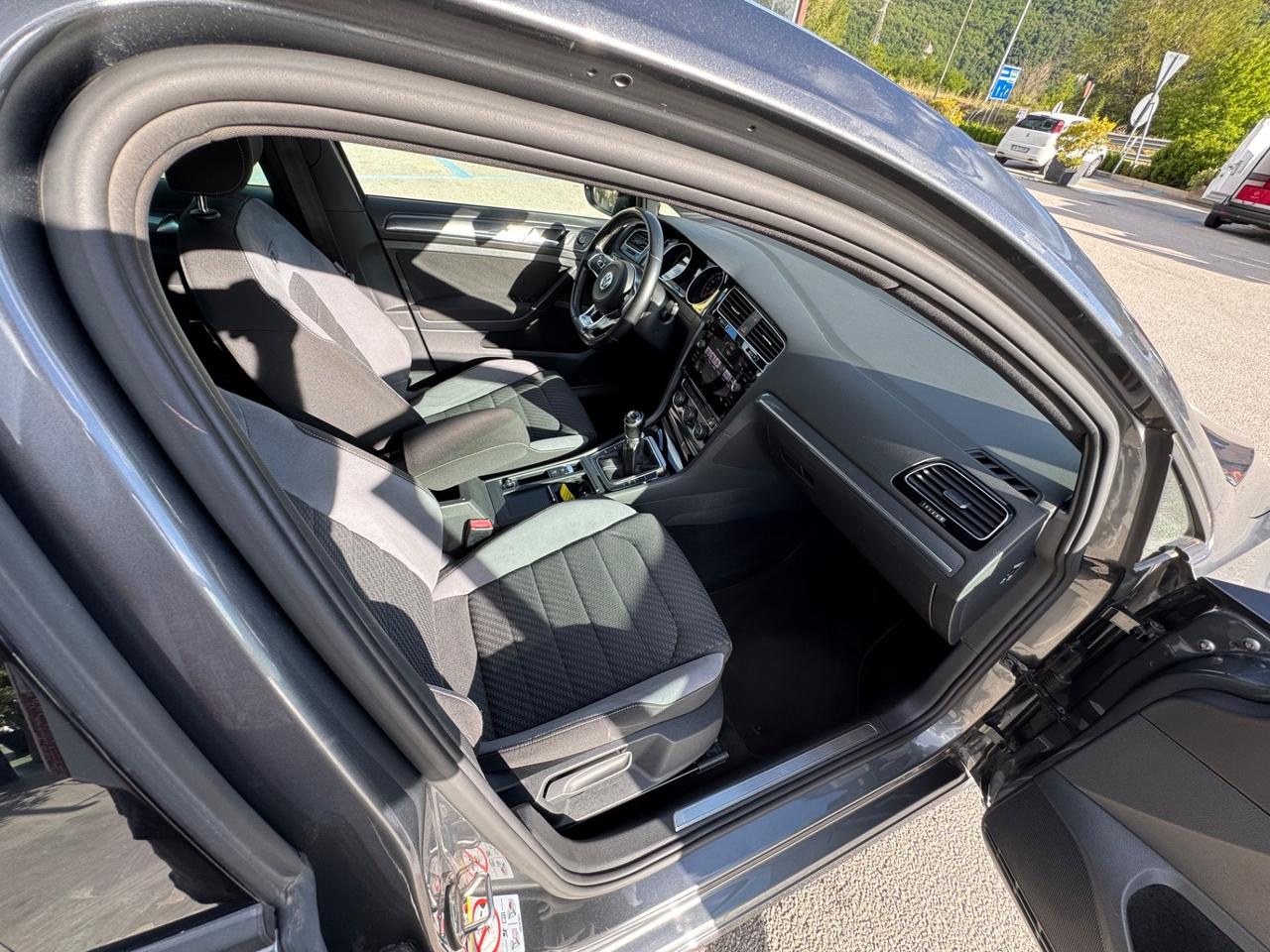 Volkswagen Golf 2.0 TDI R-LINE, FULL LED 150CV