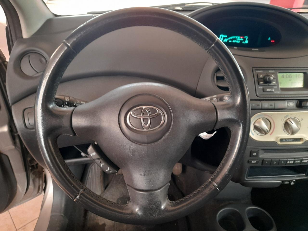 Toyota Yaris 1.0i 16V cat 5 porte Sol '03