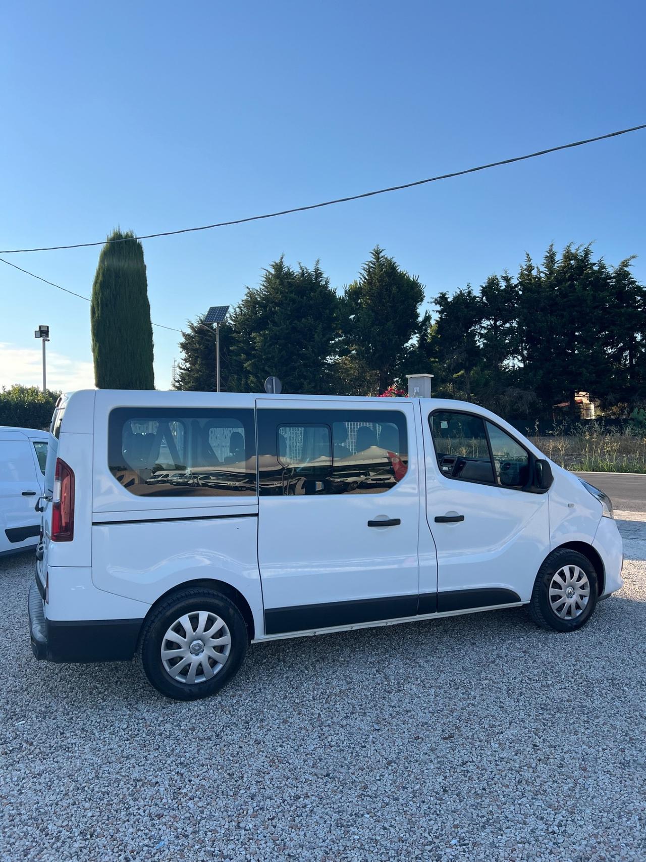 Renault Trafic 9 posti 1.6 diesel in arrivo