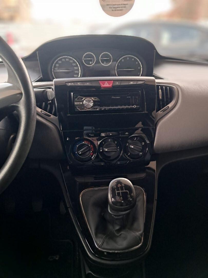 Lancia Ypsilon 1.2 69 CV 5 porte Silver