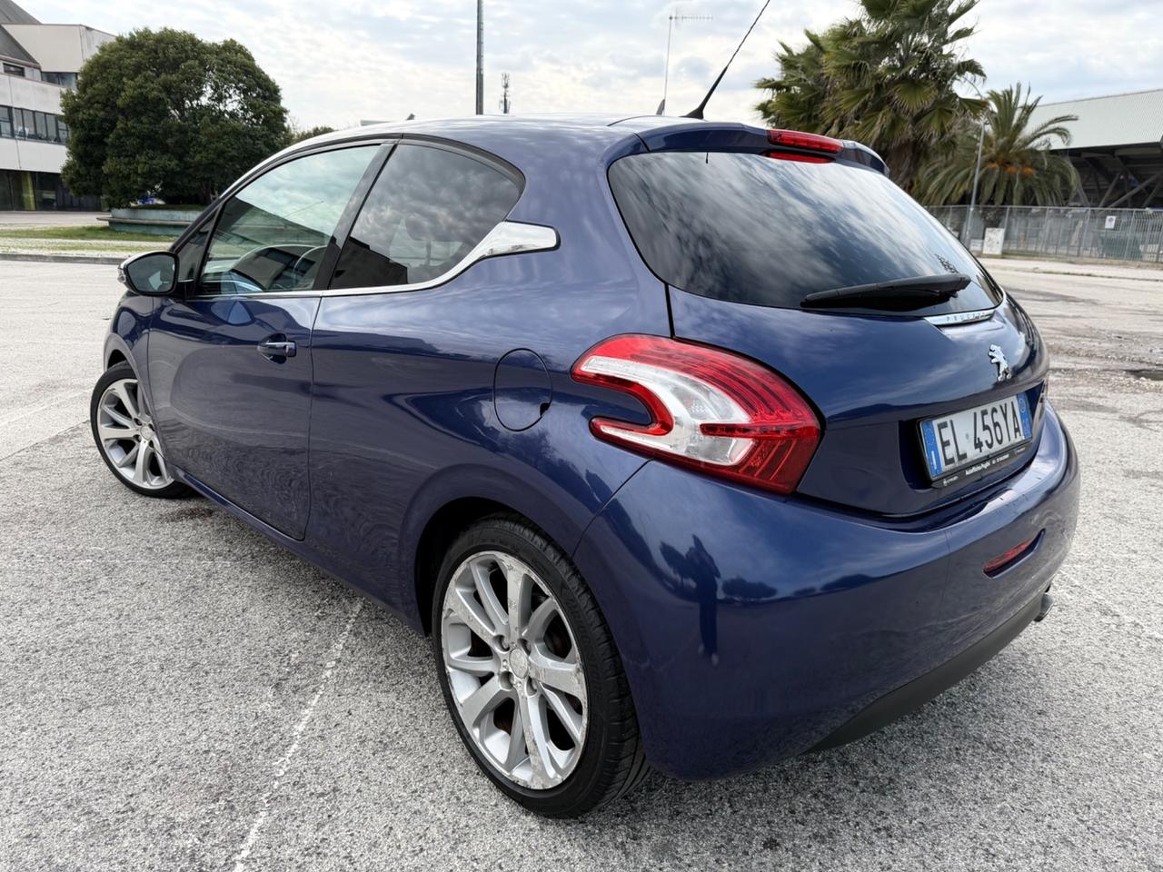 Peugeot 208 1.6 e-HDi 92 CV Stop&Start 3 porte Allure