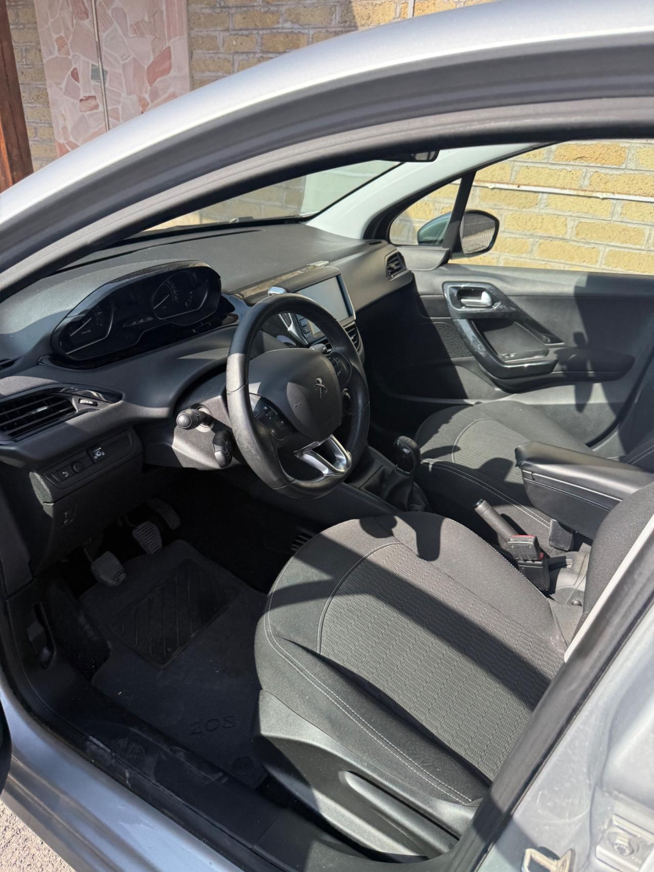 Peugeot 208 PureTech 82 5p. GPL Allure