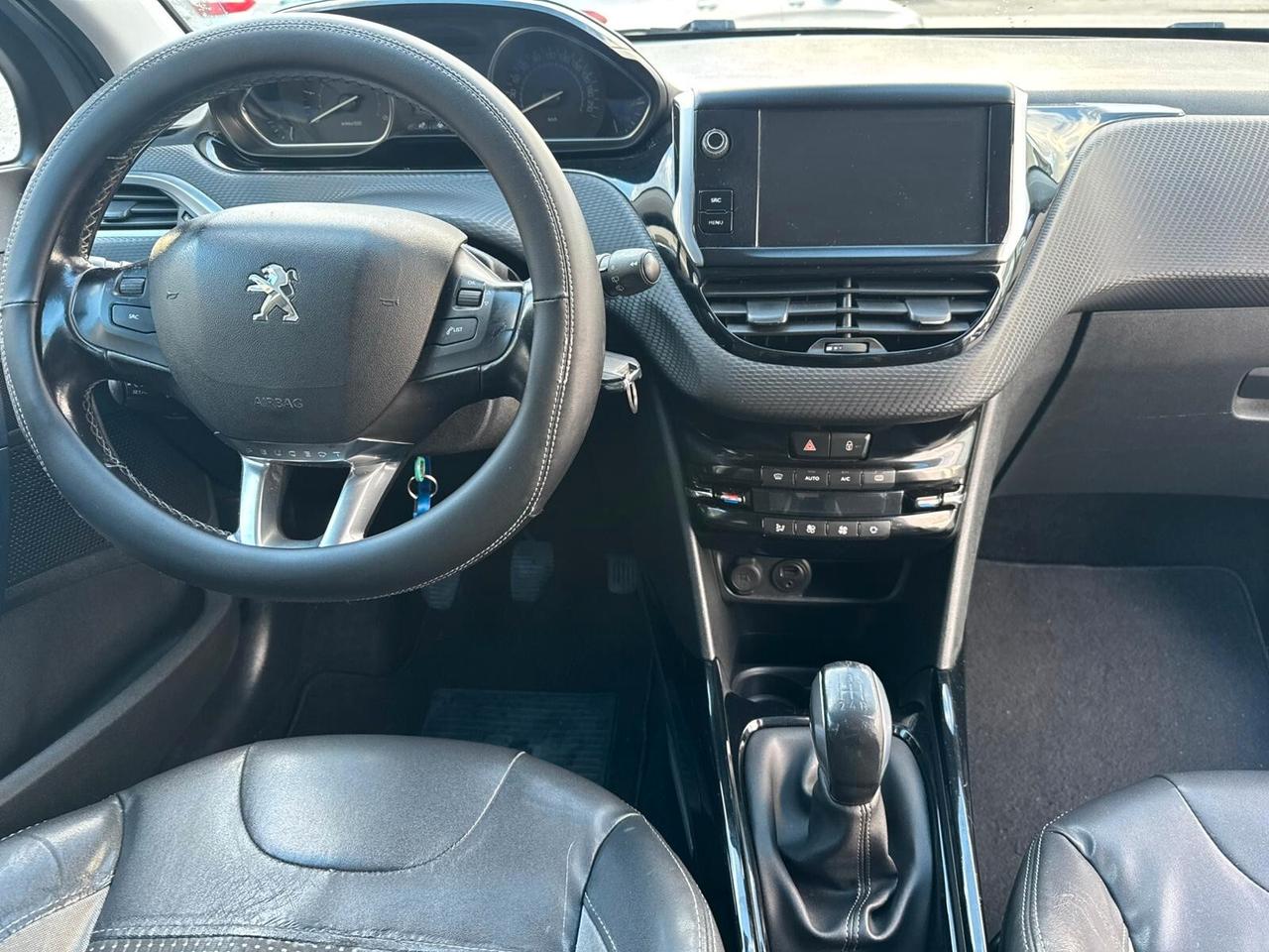 Peugeot 2008 BlueHDi 100cv Black Matt Garanzia