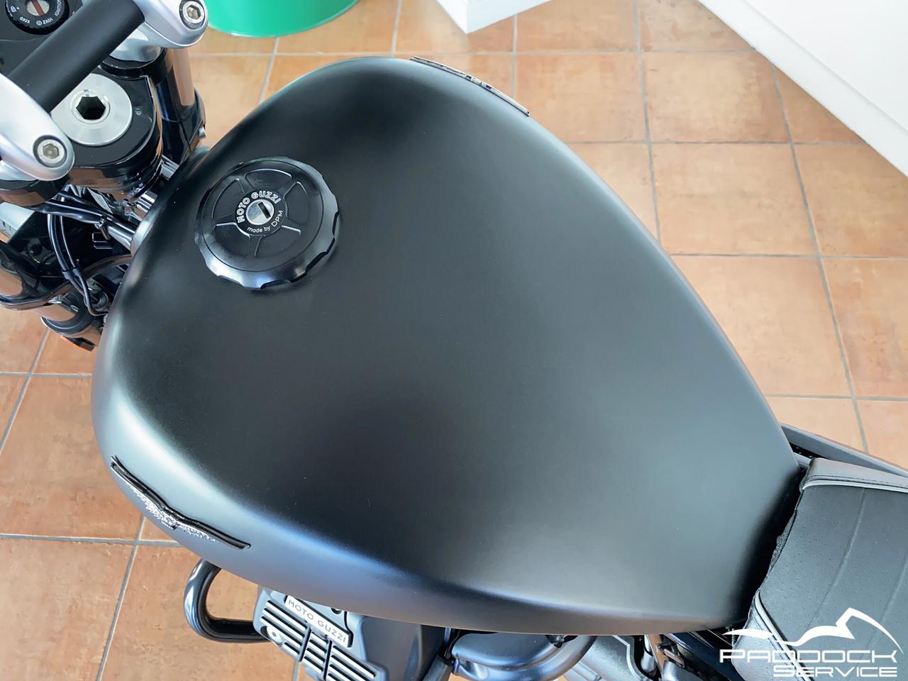 Moto Guzzi V9 Bobber 2016 nero opaco