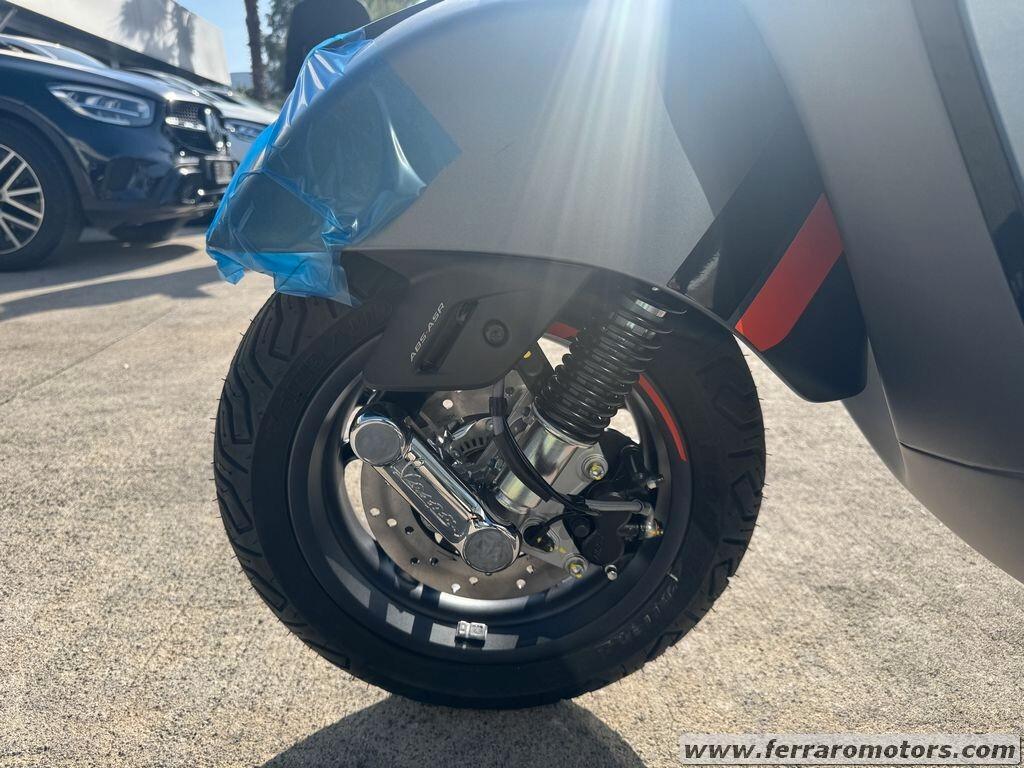VESPA GTS SUPER SPORT NUOVA PRONTA CONSEGNA