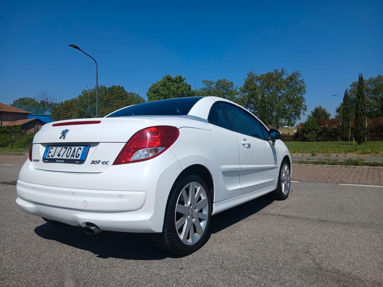 Peugeot 207 1.6 VTi 120CV CC Féline