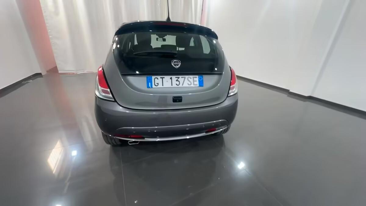 Lancia Ypsilon 1.0 FireFly 5 porte S&S Hybrid Platino