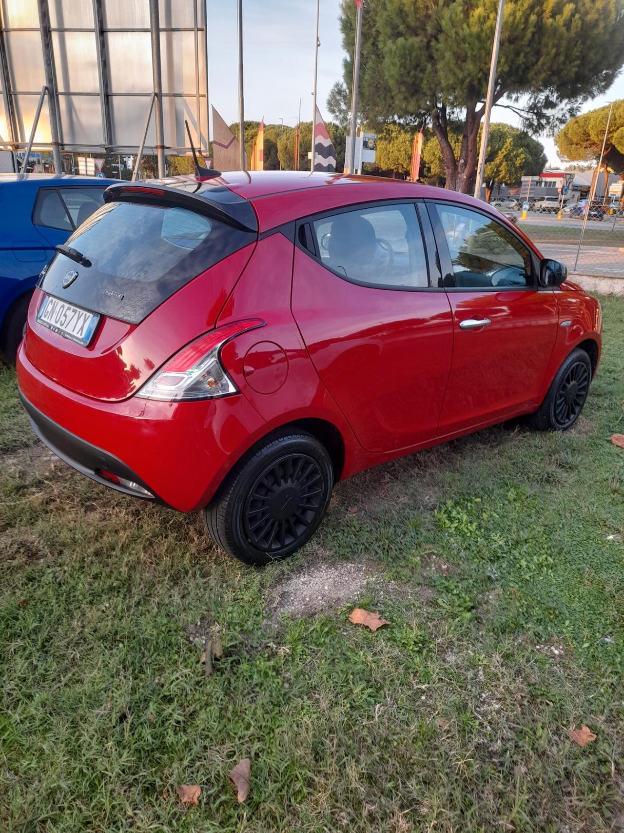 Lancia Ypsilon 1.0 5 porte Hybrid