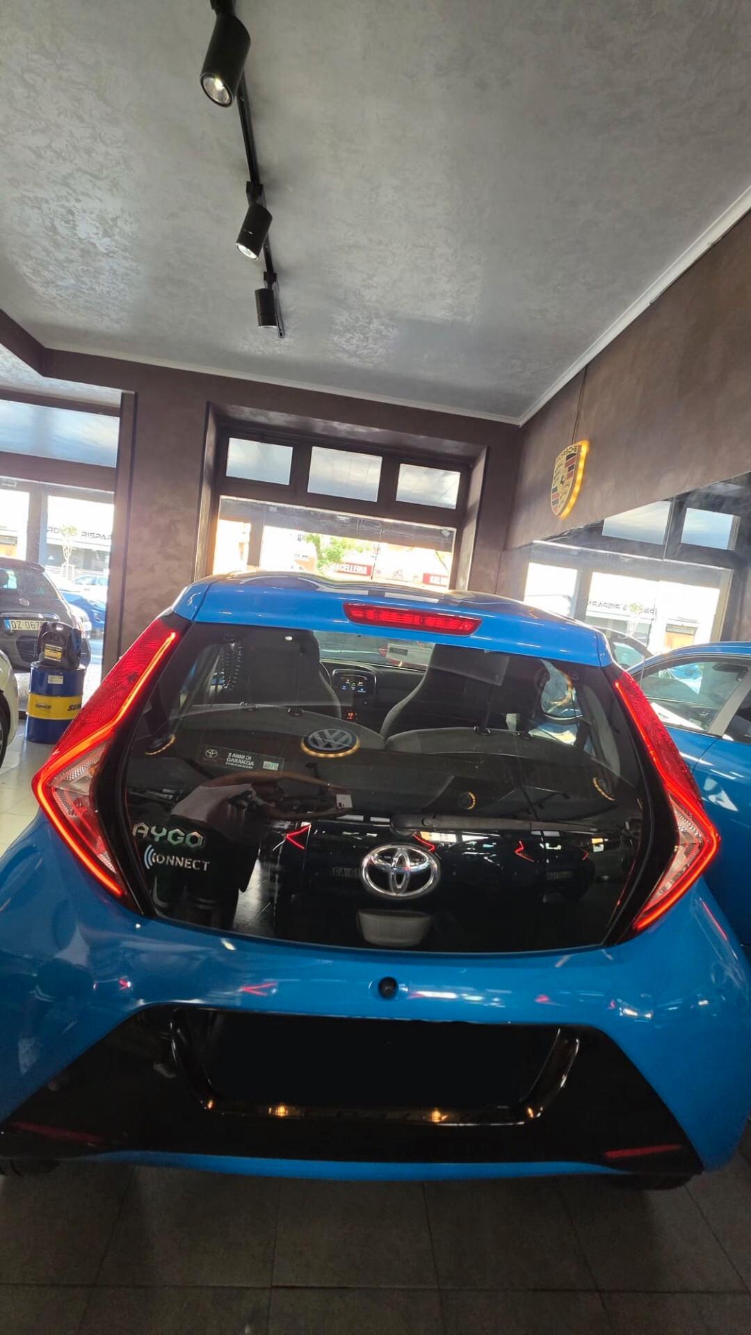 Toyota Aygo Connect 1.0 VVT-i 72 CV 5 porte x-clusiv