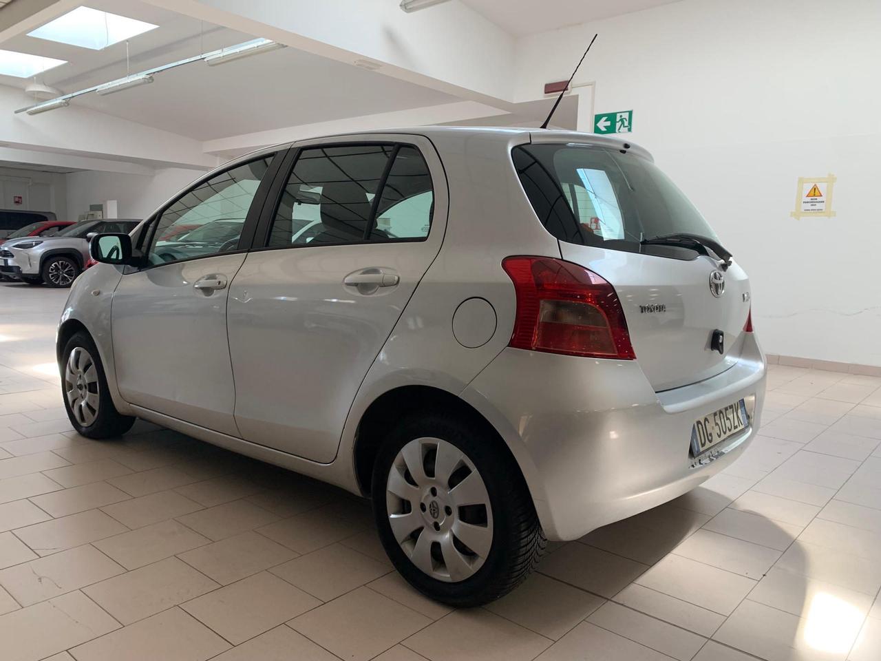 Toyota Yaris 5p 1.3 Sol