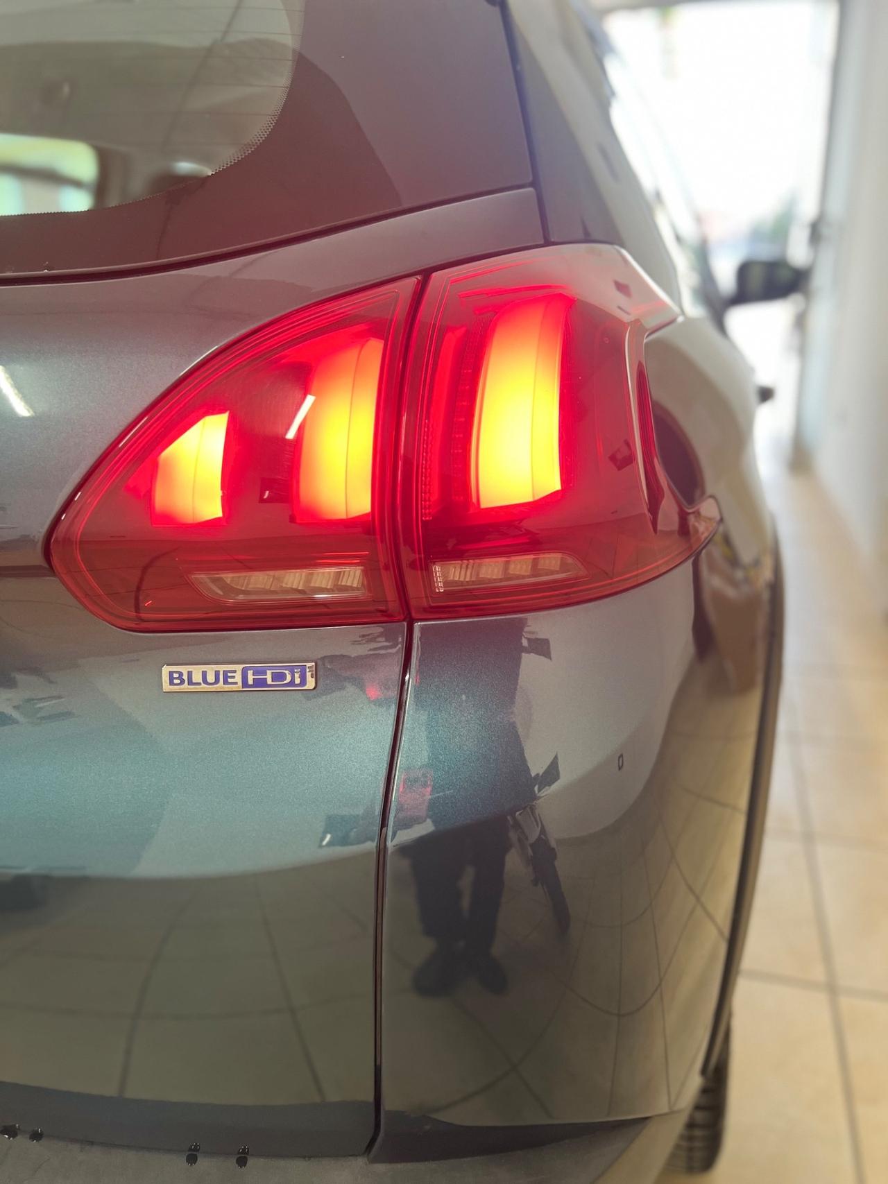 Peugeot 2008 BlueHDi 100 Allure