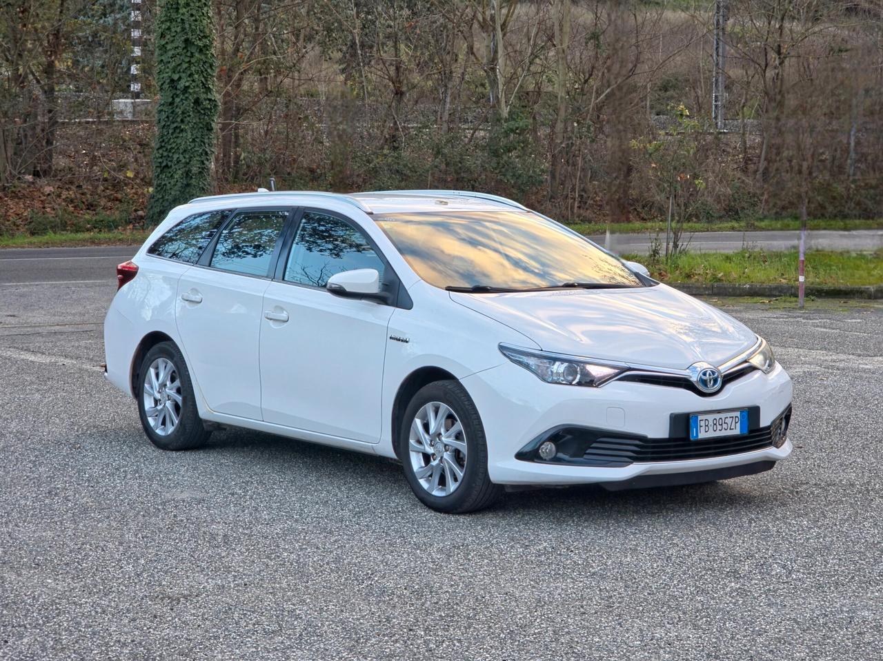 Toyota Auris Touring Sports 1.8 Hybrid Lounge 2015-E6B Automatico NEO