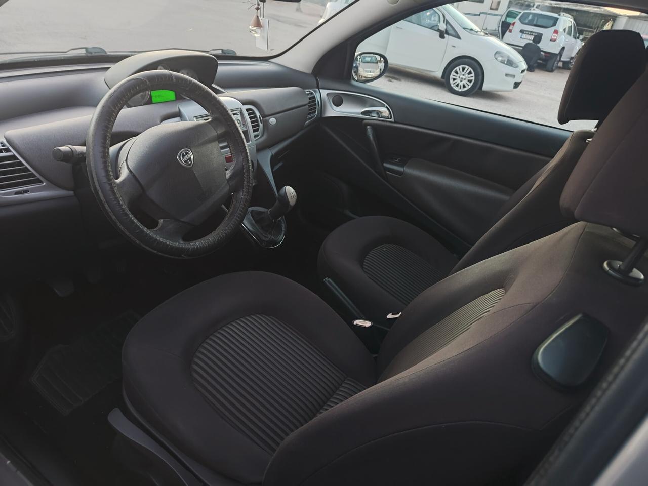 Lancia Ypsilon 1.3 MJT 75 CV Oro