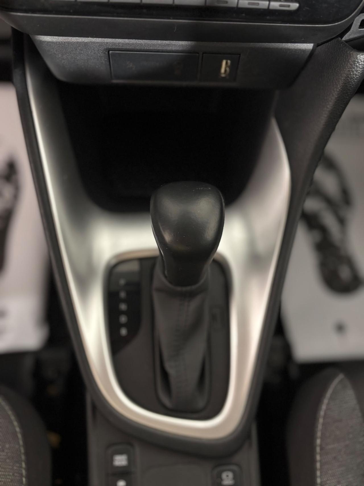Toyota Yaris 1.5 Hybrid 116 CV Lounge
