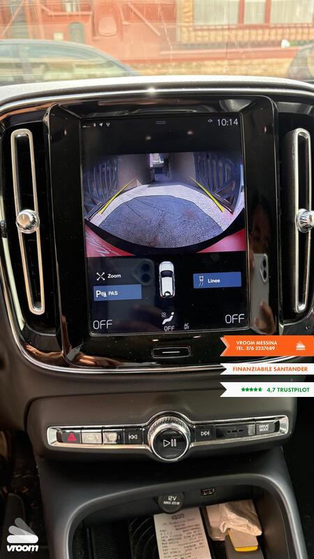 VOLVO XC40 (2017-->) XC40 D4 AWD Geartronic Mom...