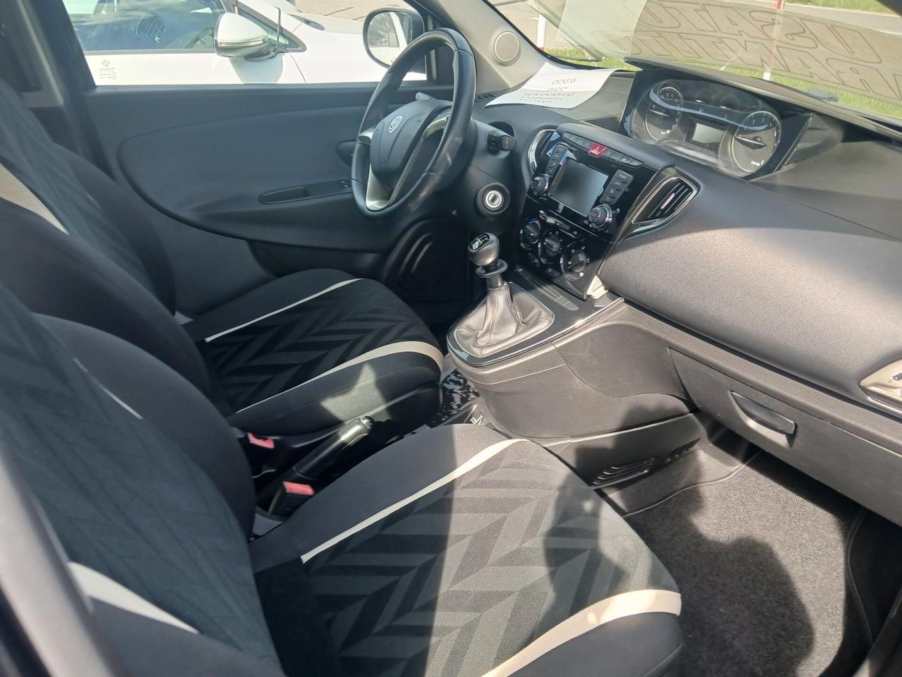 Lancia Ypsilon 1.2 69 CV 5 porte Gold