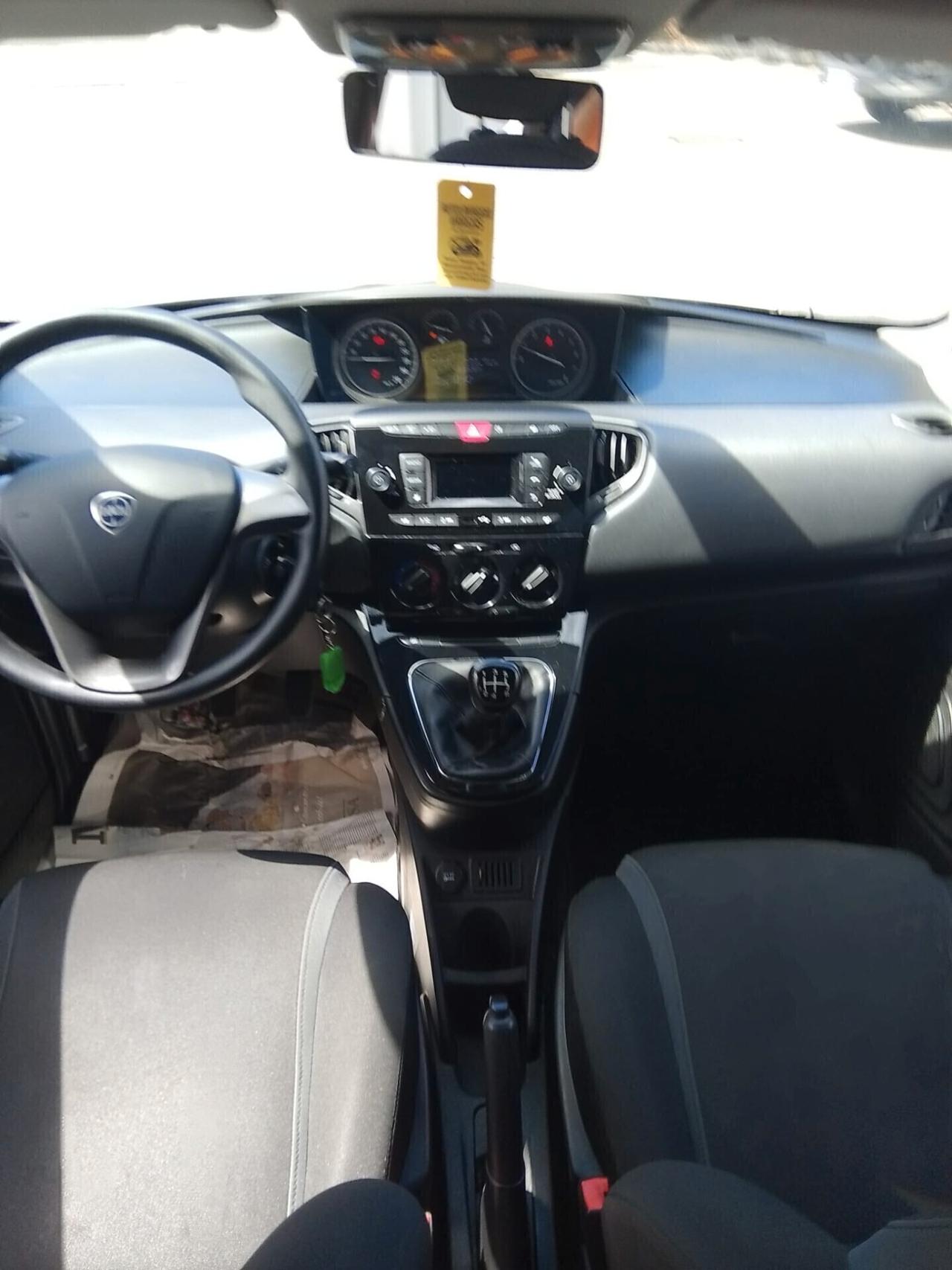 Lancia Ypsilon 1.2 69 CV 5 porte Platinum