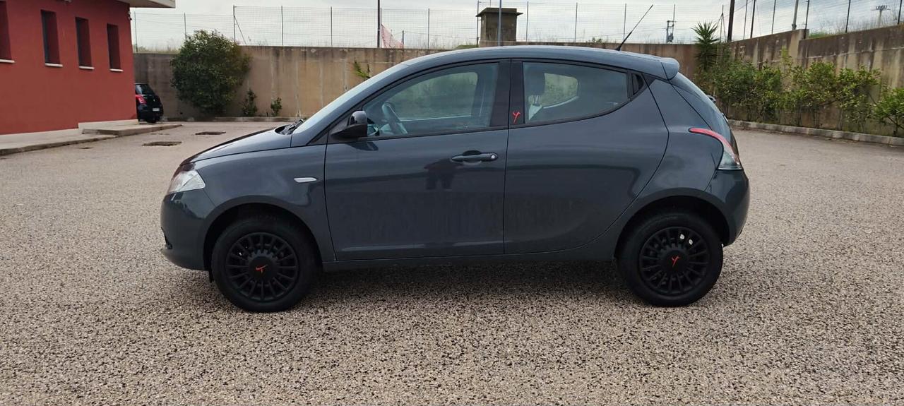 Lancia Ypsilon 0.9 TwinAir 85 CV 5 porte Metano Ecochic Gold