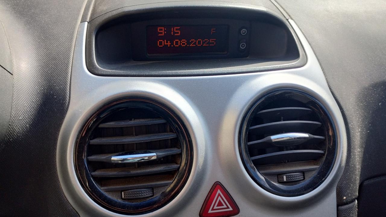 Opel Corsa 1.2 5 porte Club NEOPATENTATI