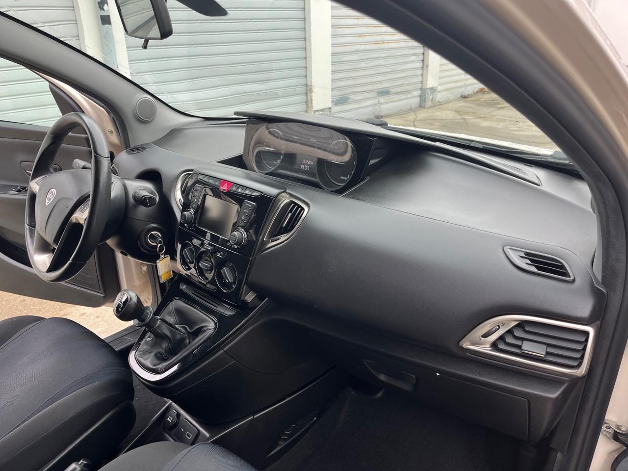 Lancia Ypsilon 1.2 69 CV 5 porte GPL Ecochic Gold