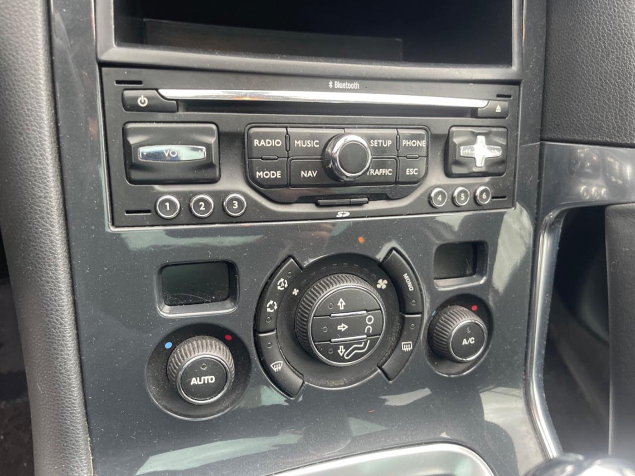 Peugeot 3008 1.6 e-HDi 112CV cambio robotizzato Stop&Start Allure