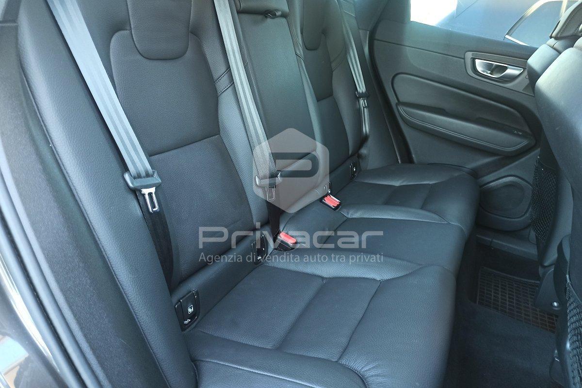 VOLVO XC60 B4 (d) automatico Plus Dark