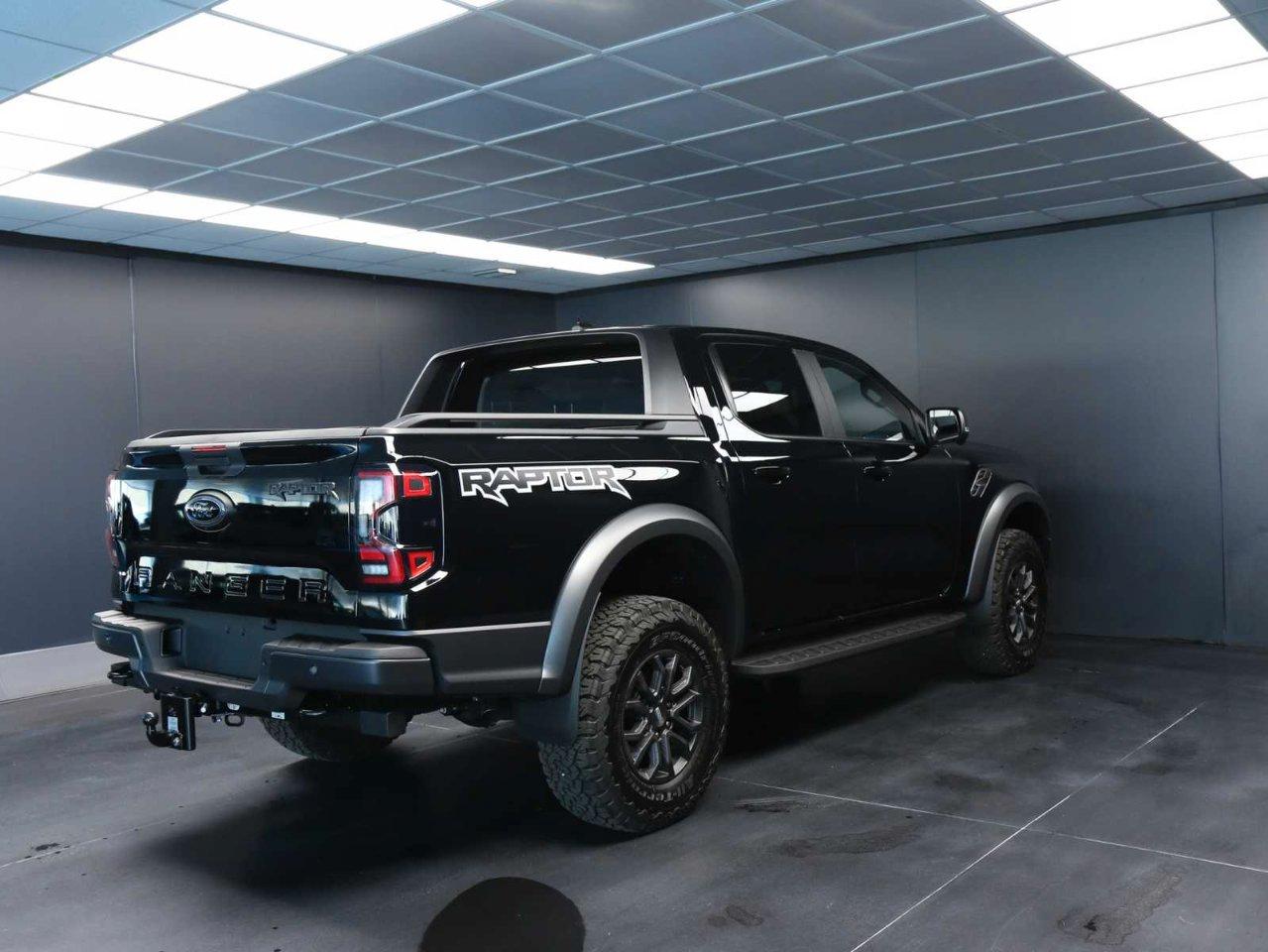 Ford Ranger Raptor 2.0 ecoblue 210cv auto pronto disponibile con due versione di colori