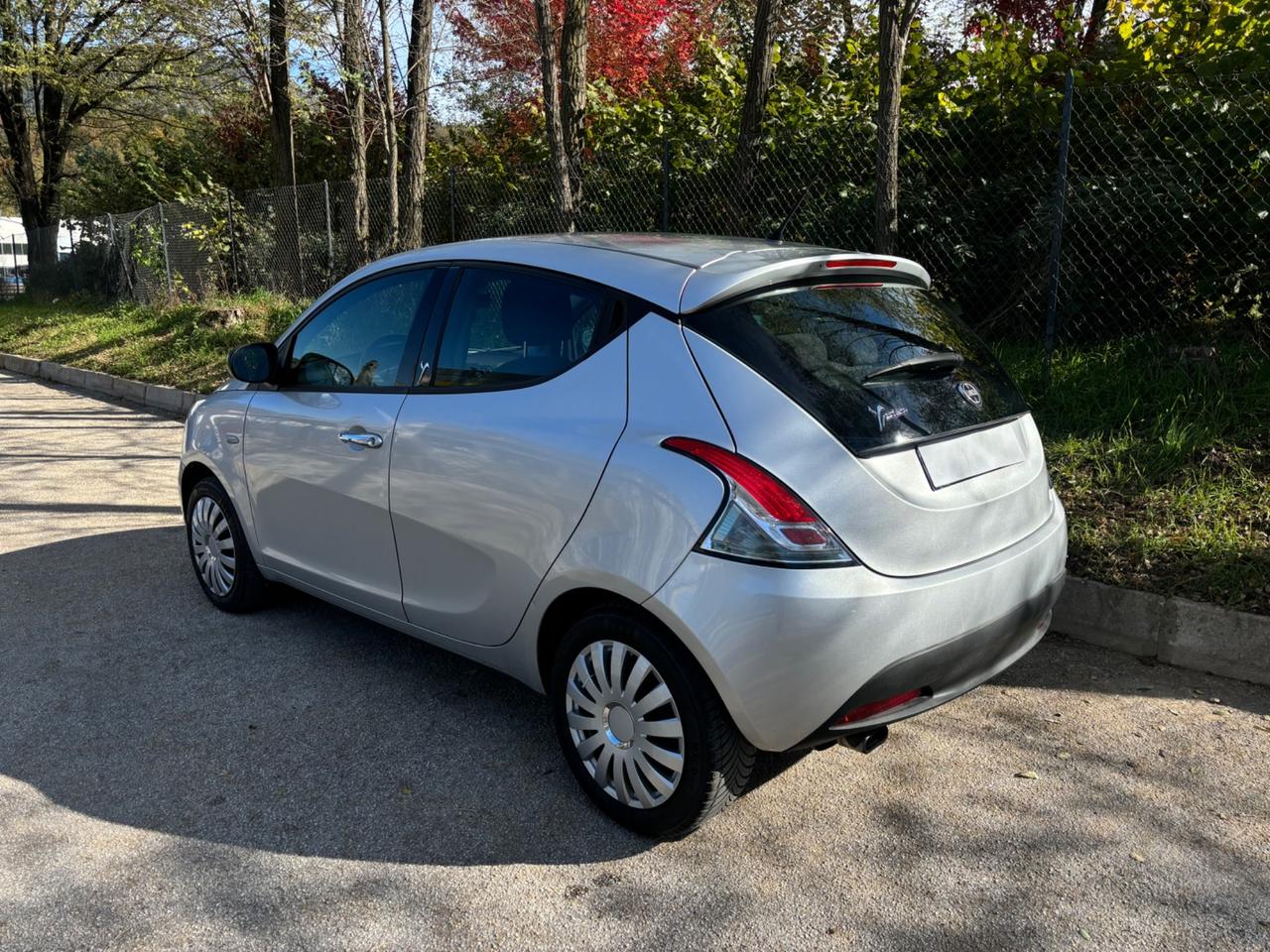 Lancia Ypsilon 1.2 69 CV Unyca NEOPATENTATI