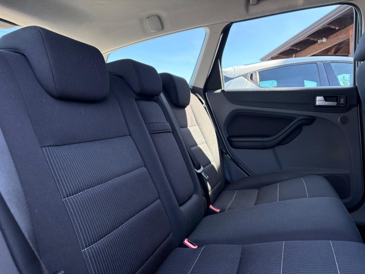 Ford Focus 1.6 gpl titanium