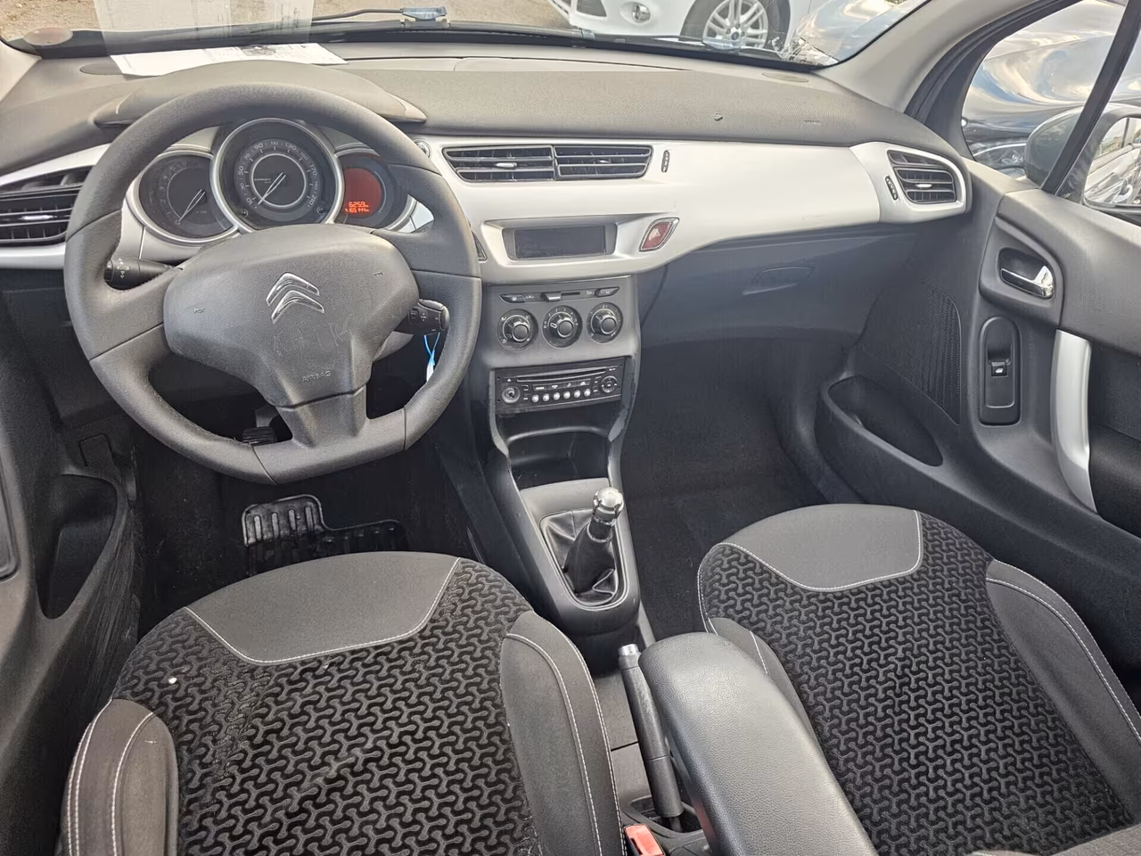 Citroen C3 1.1 b.e.n.z.i.n.a. .4 .c.i.l.n.d.r.i.
