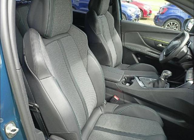 PEUGEOT 5008 PureTech Turbo 130 S&S Allure Pack