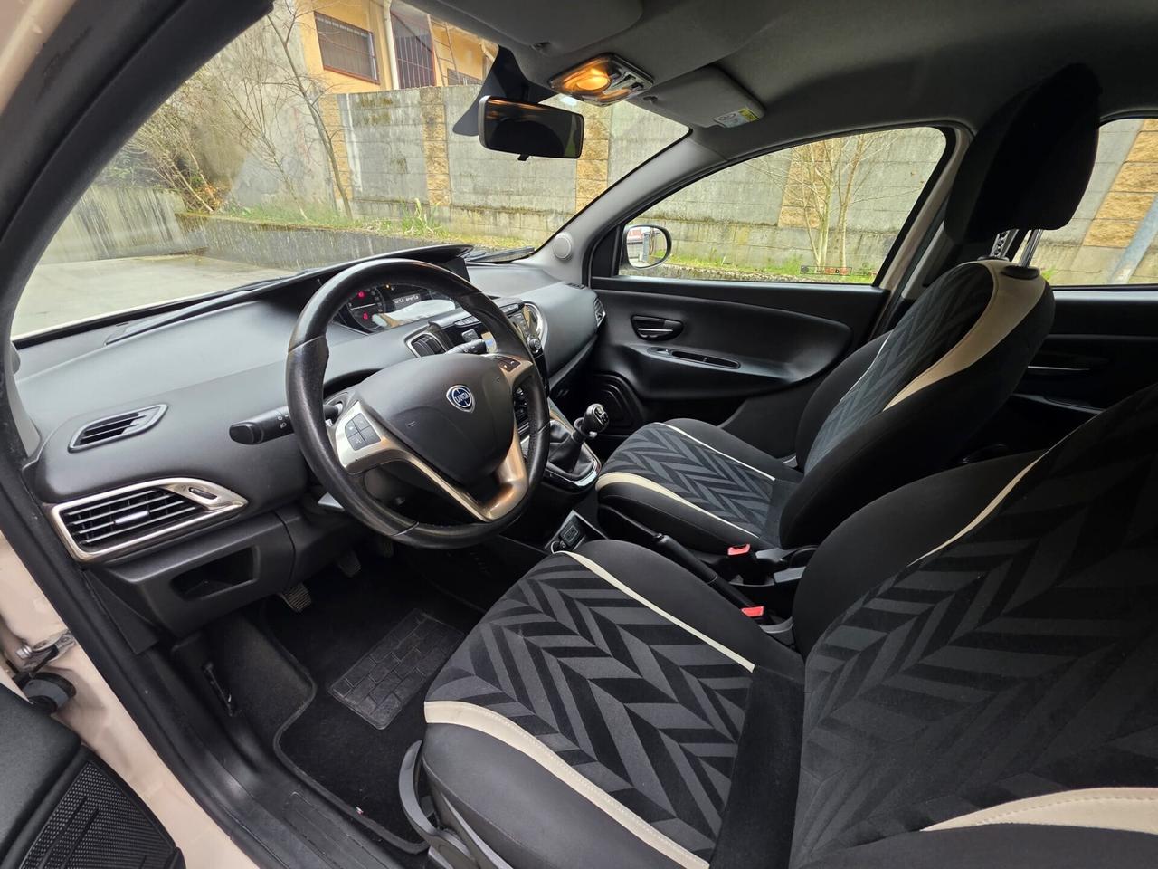 Lancia Ypsilon 1.2cc 69cv 5 porte Gold