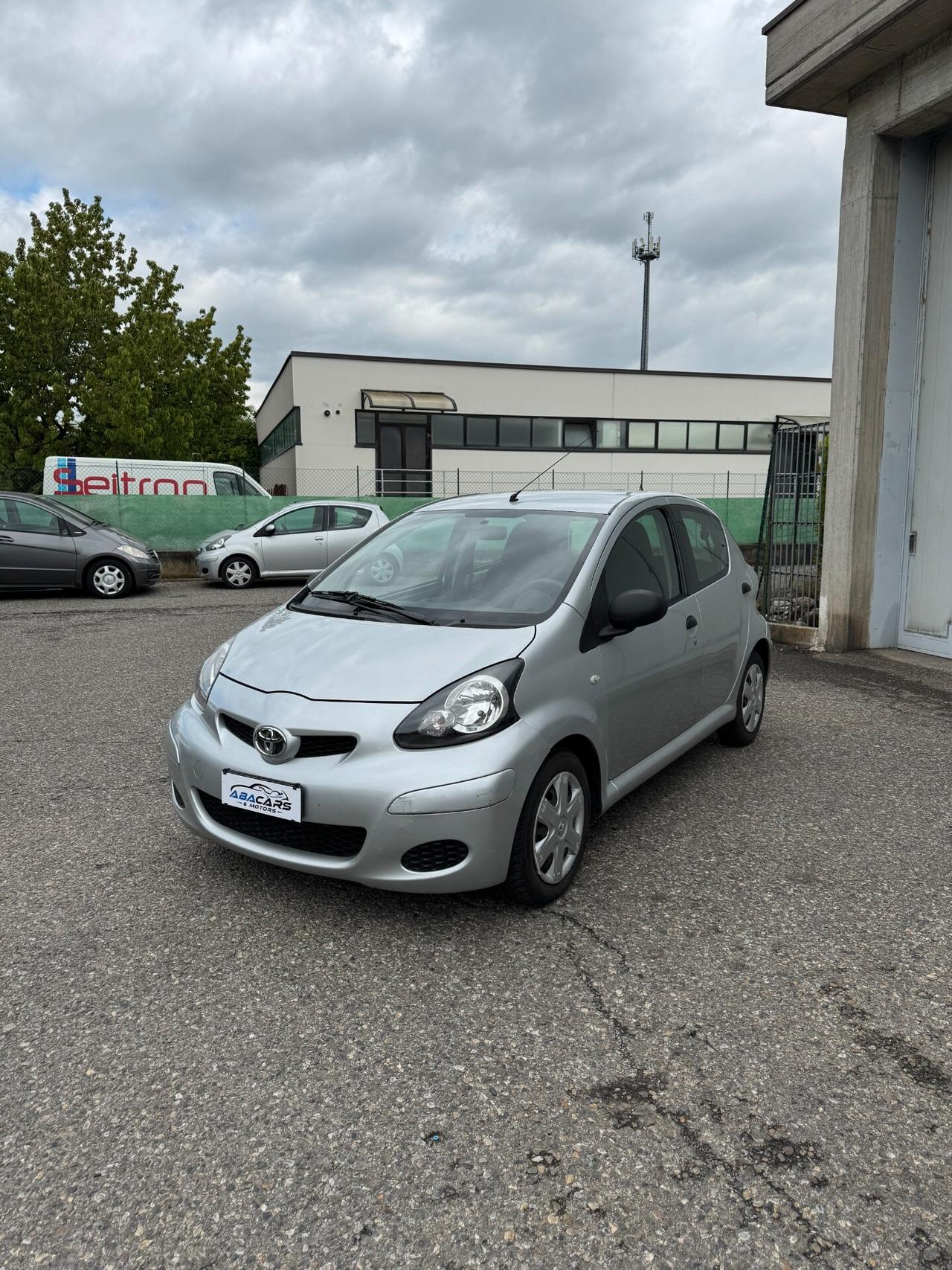 Toyota Aygo 1.0 50kW Benz 5p *SOLO 40.000 km UNICO*