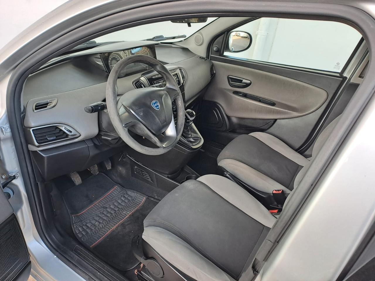 Lancia Ypsilon 1.2 69 CV 5 porte S&S Silver