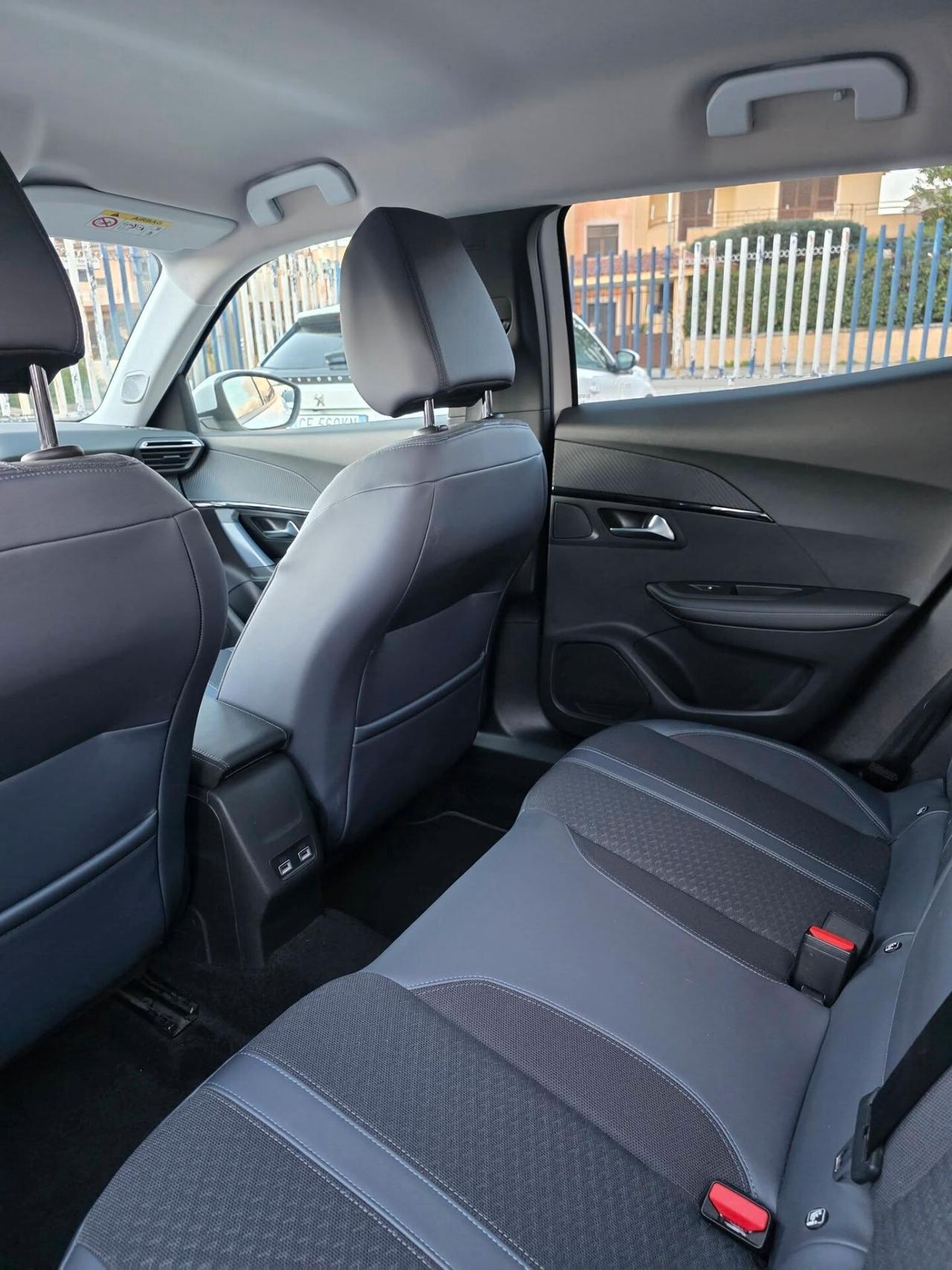 Peugeot 2008 1.5 BlueHDi 102 CV Allure Navi Pack con 87.000 Chilometri