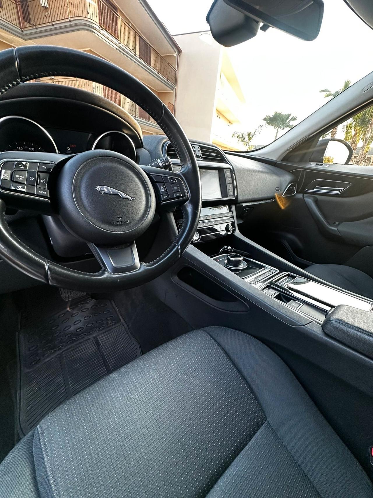 Jaguar F-Pace 2.0 D 180 CV AWD Portfolio